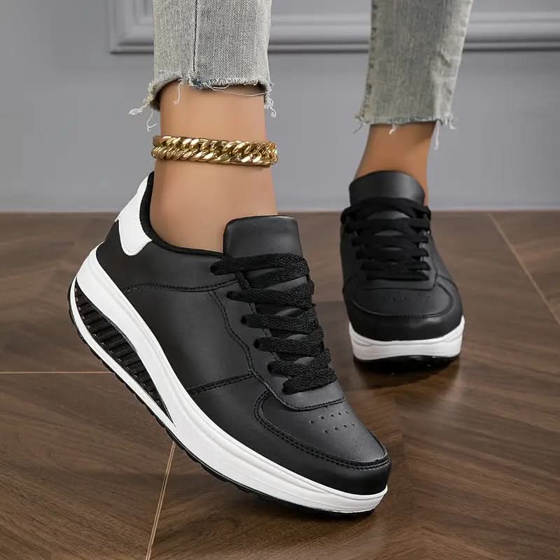 CHLOE | LACE-UP SNEAKERS