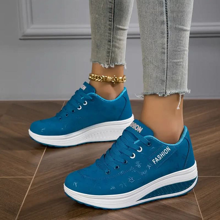 CHLOE | LACE-UP SNEAKERS