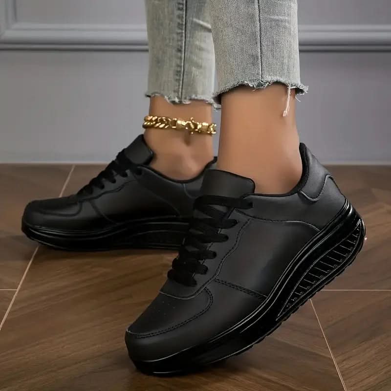 CHLOE | LACE-UP SNEAKERS