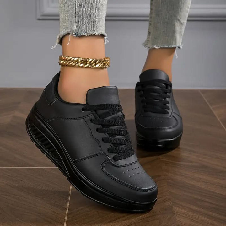 CHLOE | LACE-UP SNEAKERS