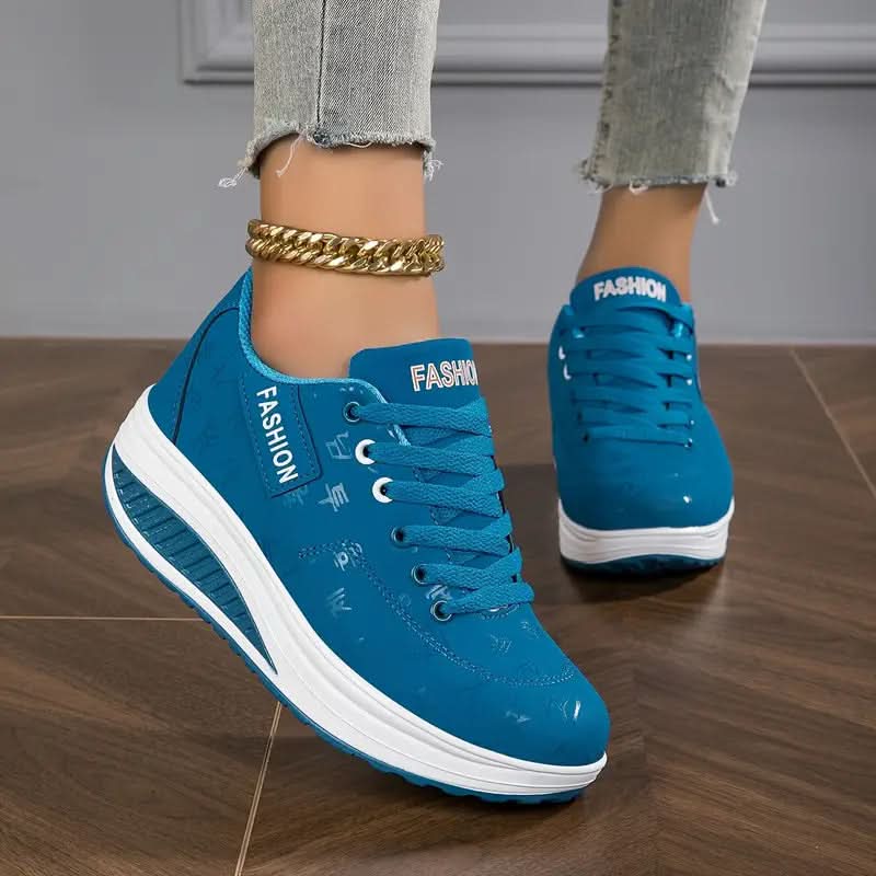 CHLOE | LACE-UP SNEAKERS