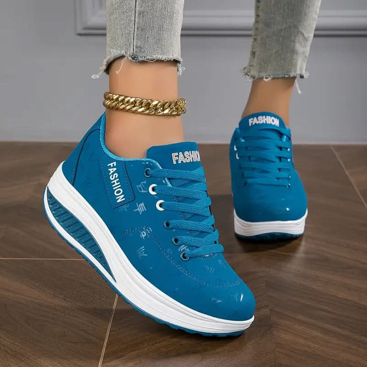 CHLOE | LACE-UP SNEAKERS