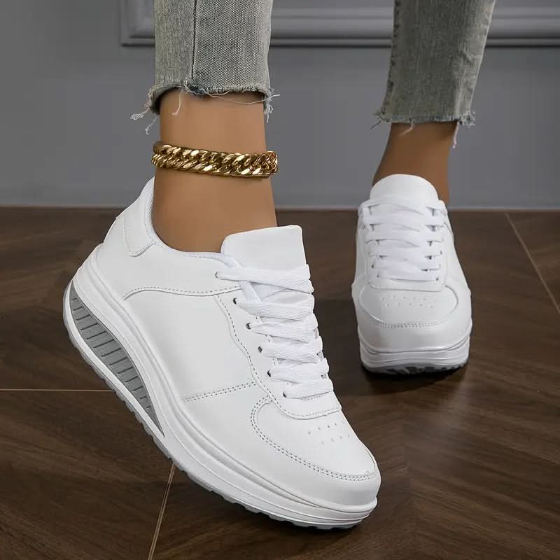 CHLOE | LACE-UP SNEAKERS