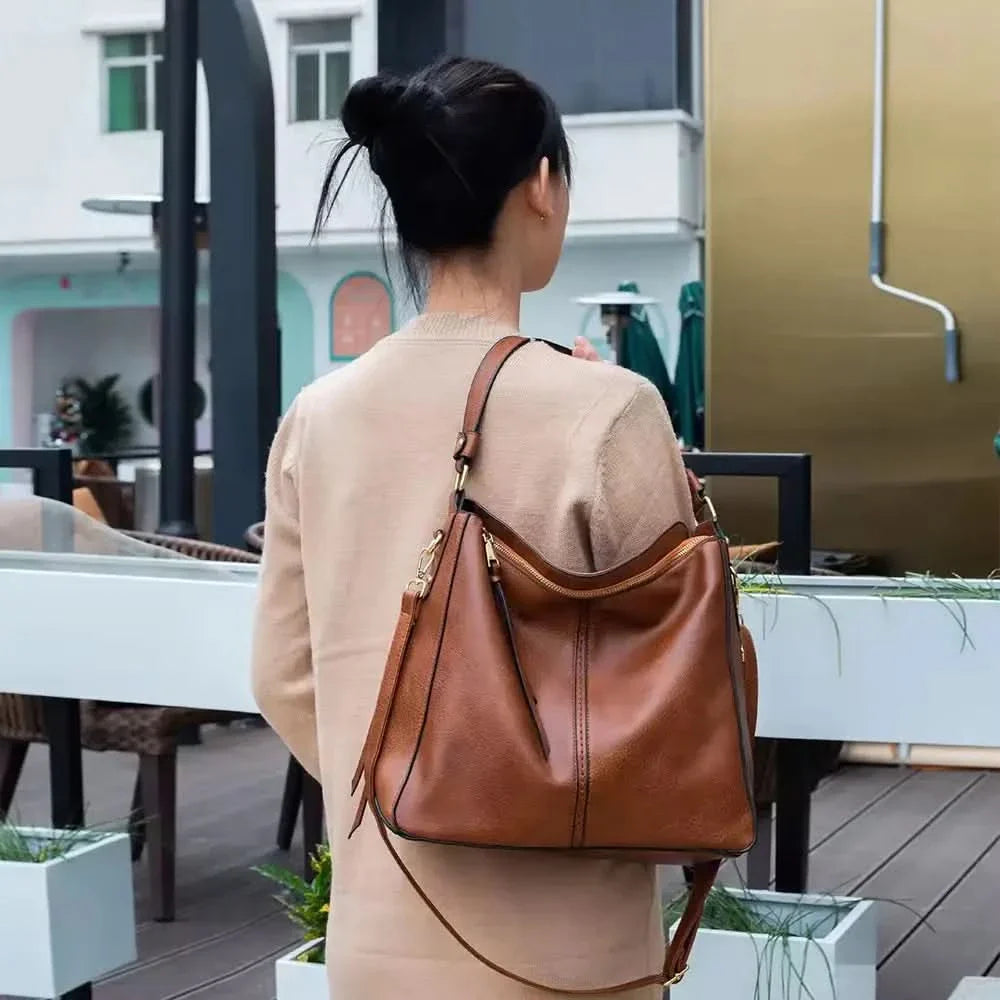 CAMELLIA | LEATHER HOBO BAG