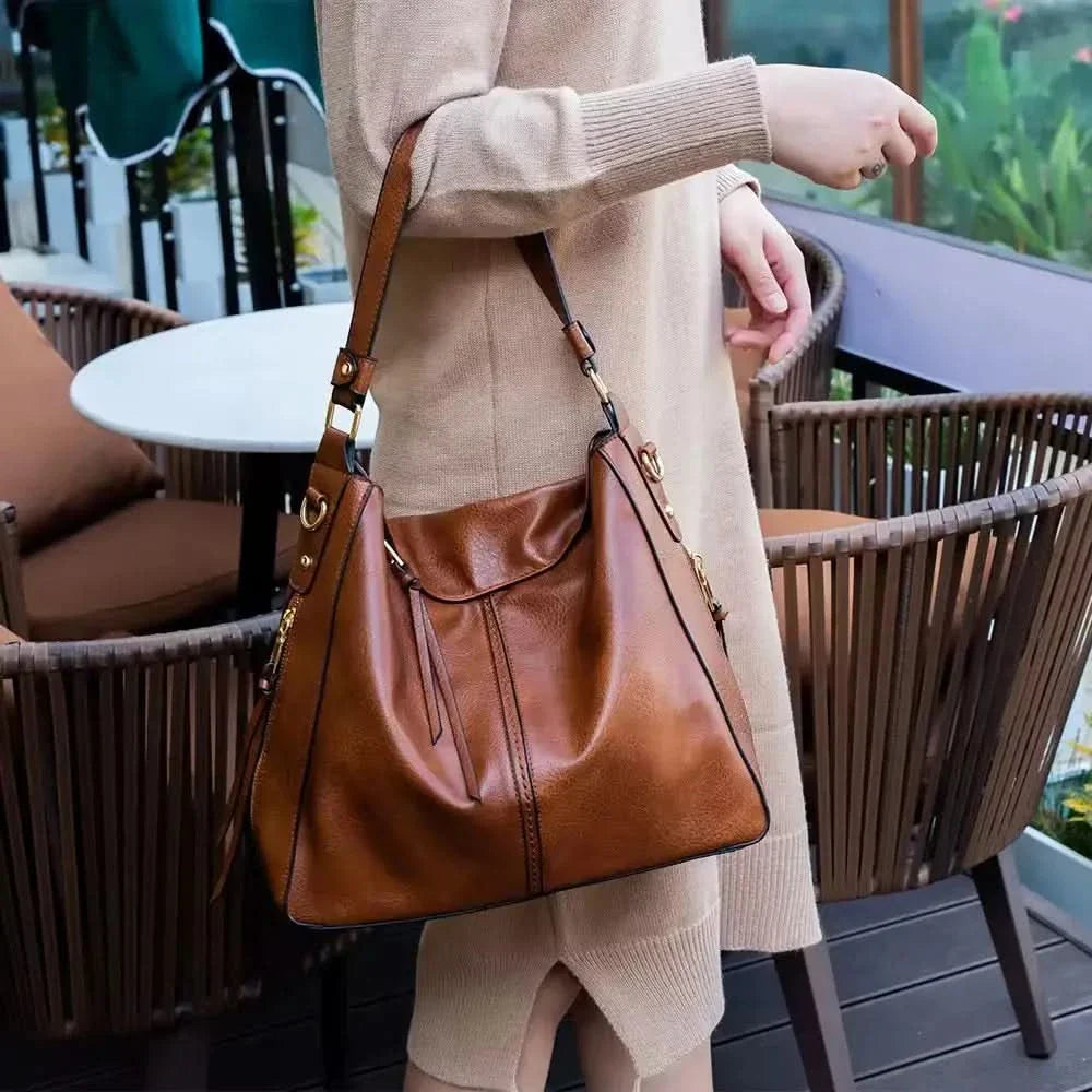 CAMELLIA | LEATHER HOBO BAG