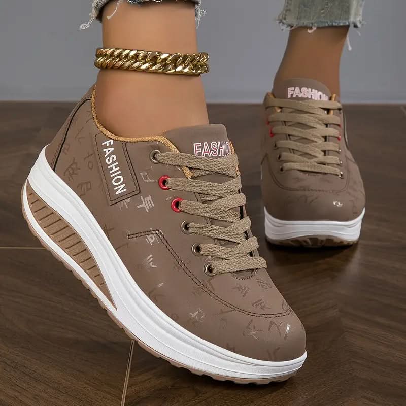 CHLOE | LACE-UP SNEAKERS