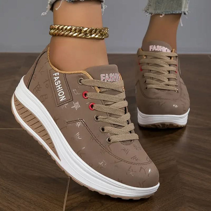CHLOE | LACE-UP SNEAKERS