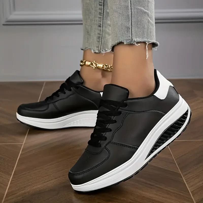 CHLOE | LACE-UP SNEAKERS