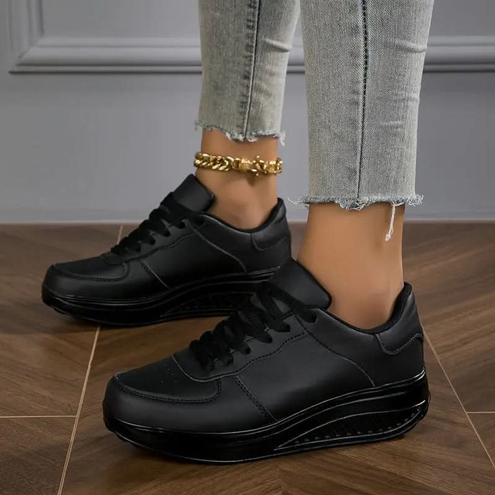 CHLOE | LACE-UP SNEAKERS