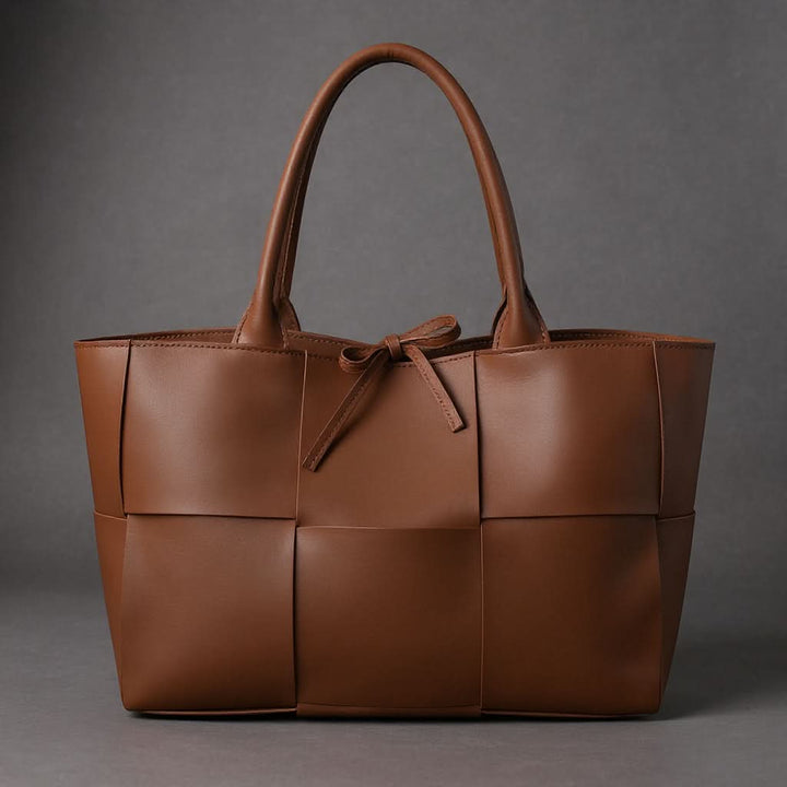 SOPHISTICATED LEATHER TOTE