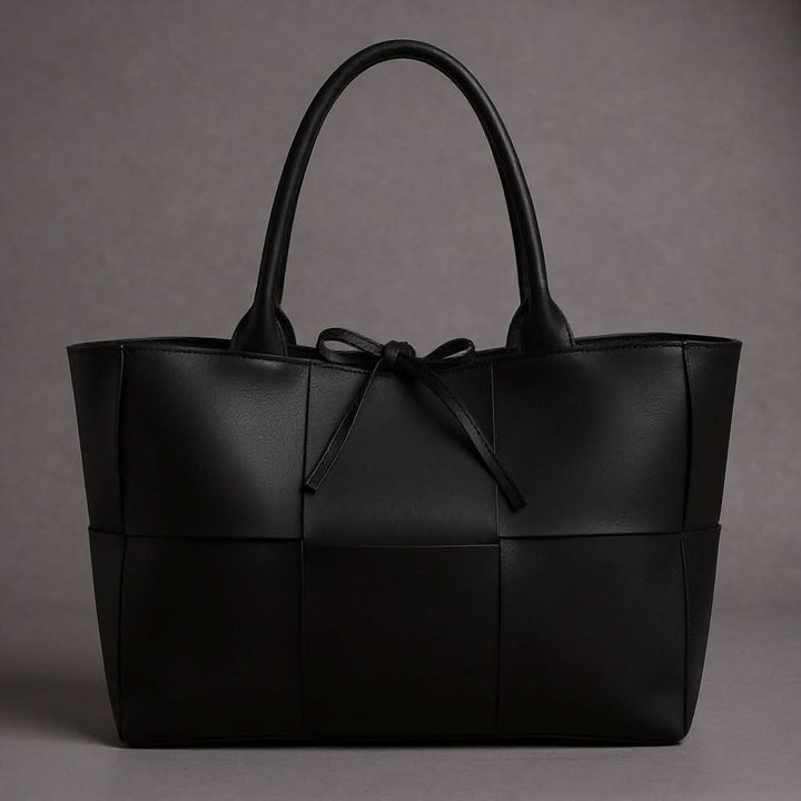 SOPHISTICATED LEATHER TOTE