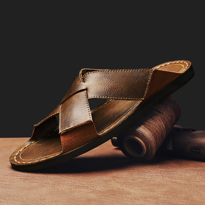 LUCA | LEATHER SLIDES